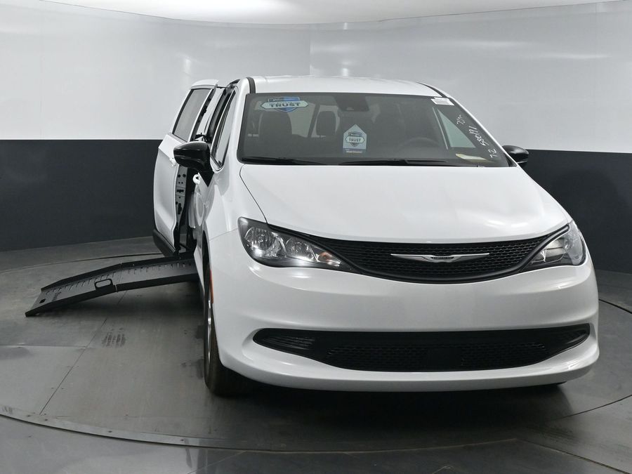 New 2025 Chrysler Voyager LX - BraunAbility Side Entry Entry Fold Out Manual Ramp