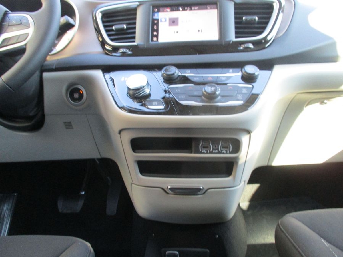 2024 CHRYSLER PACIFICA - Image 4