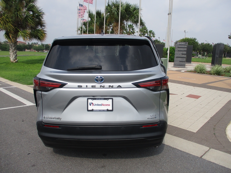 Used 2022 Toyota Sienna XLE - BraunAbility Side Entry Entry Fold Out Automatic Ramp