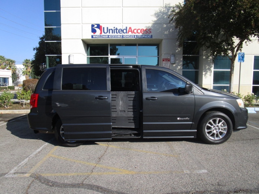 Used 2012 Dodge Grand Caravan RT - BraunAbility Side Entry Entry Fold Out Automatic Ramp