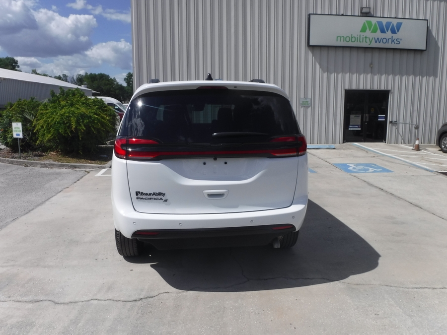 White Chrysler Pacifica image number 6