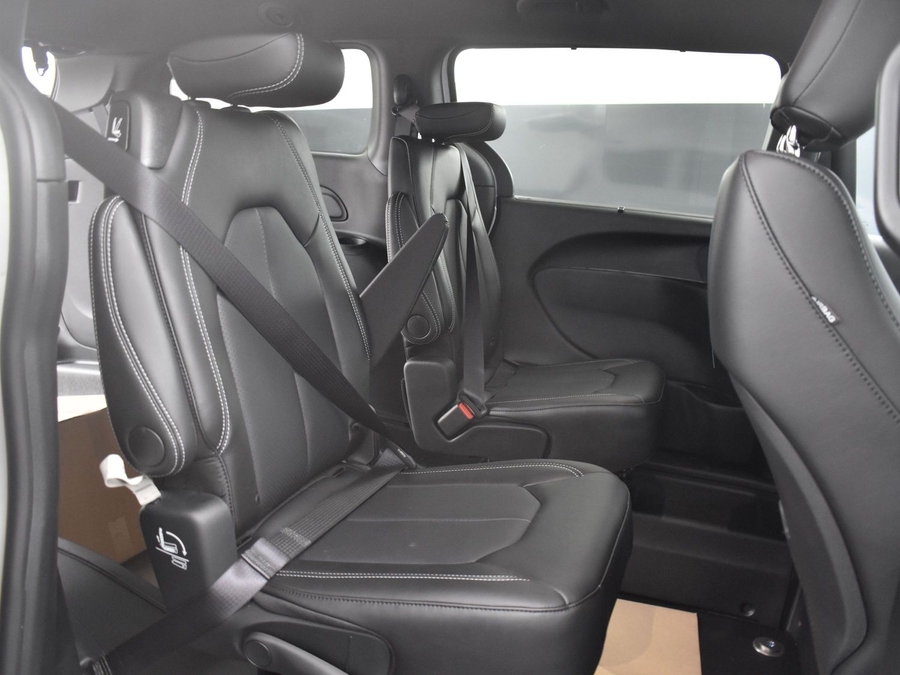 New 2026 Chrysler Voyager LX - BraunAbility Rear Entry Entry Fold Out Manual Ramp