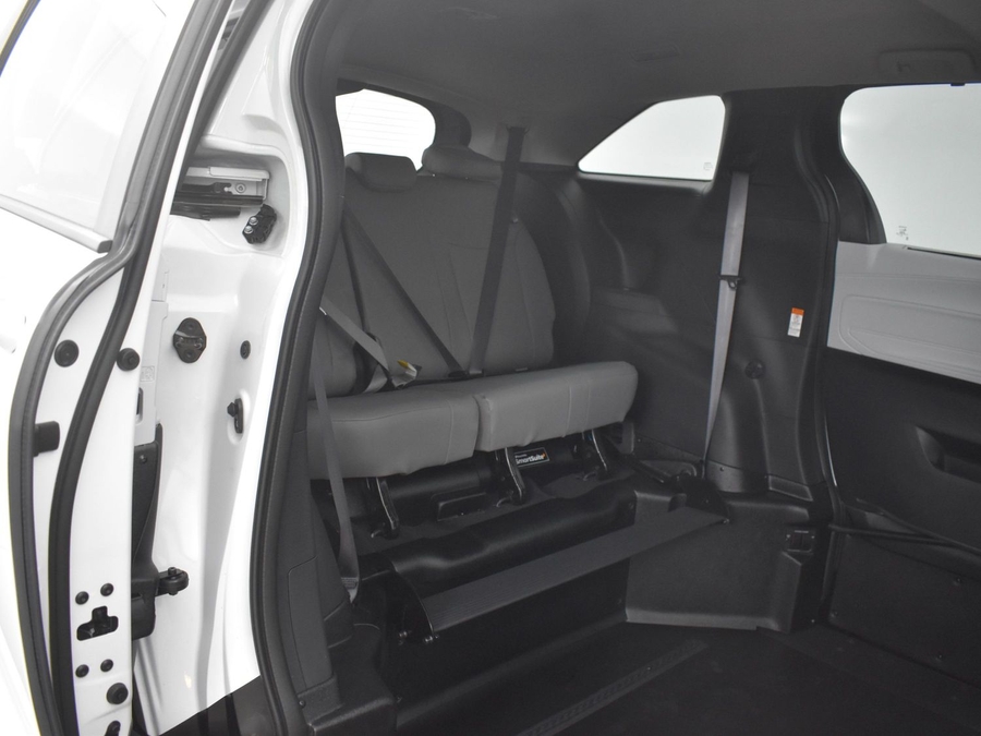 New 2025 Toyota Sienna Hybrid XLE Base - BraunAbility Side Entry Entry Fold Out Automatic Ramp