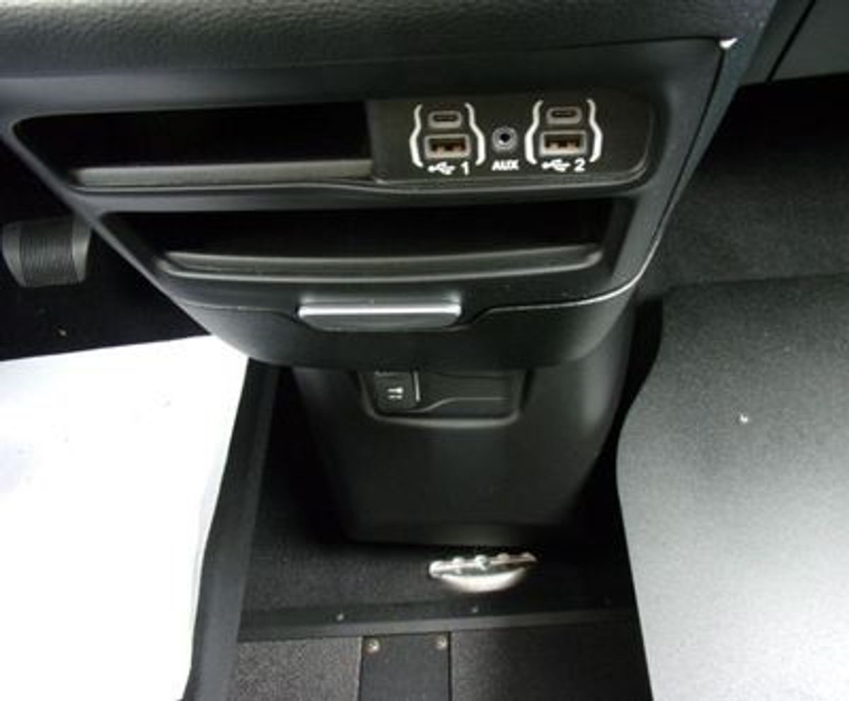 Grey Chrysler Pacifica image number 1