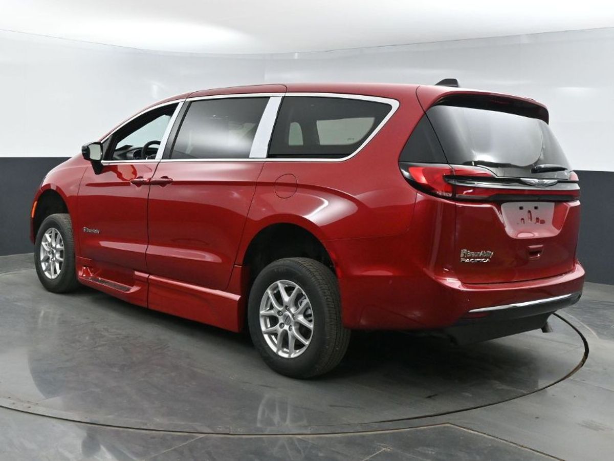 Red Chrysler Pacifica image number 21