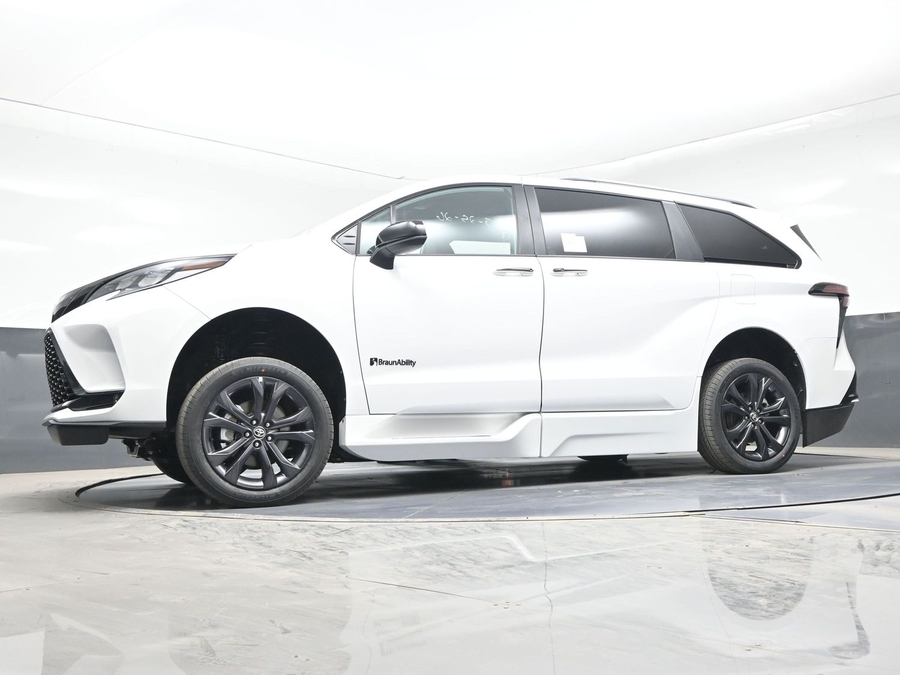 New 2026 Toyota Sienna Hybrid XSE Sport - BraunAbility Side Entry Entry Fold Out Automatic Ramp