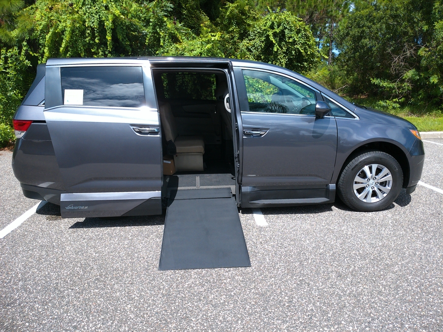 Grey Honda Odyssey image number 2