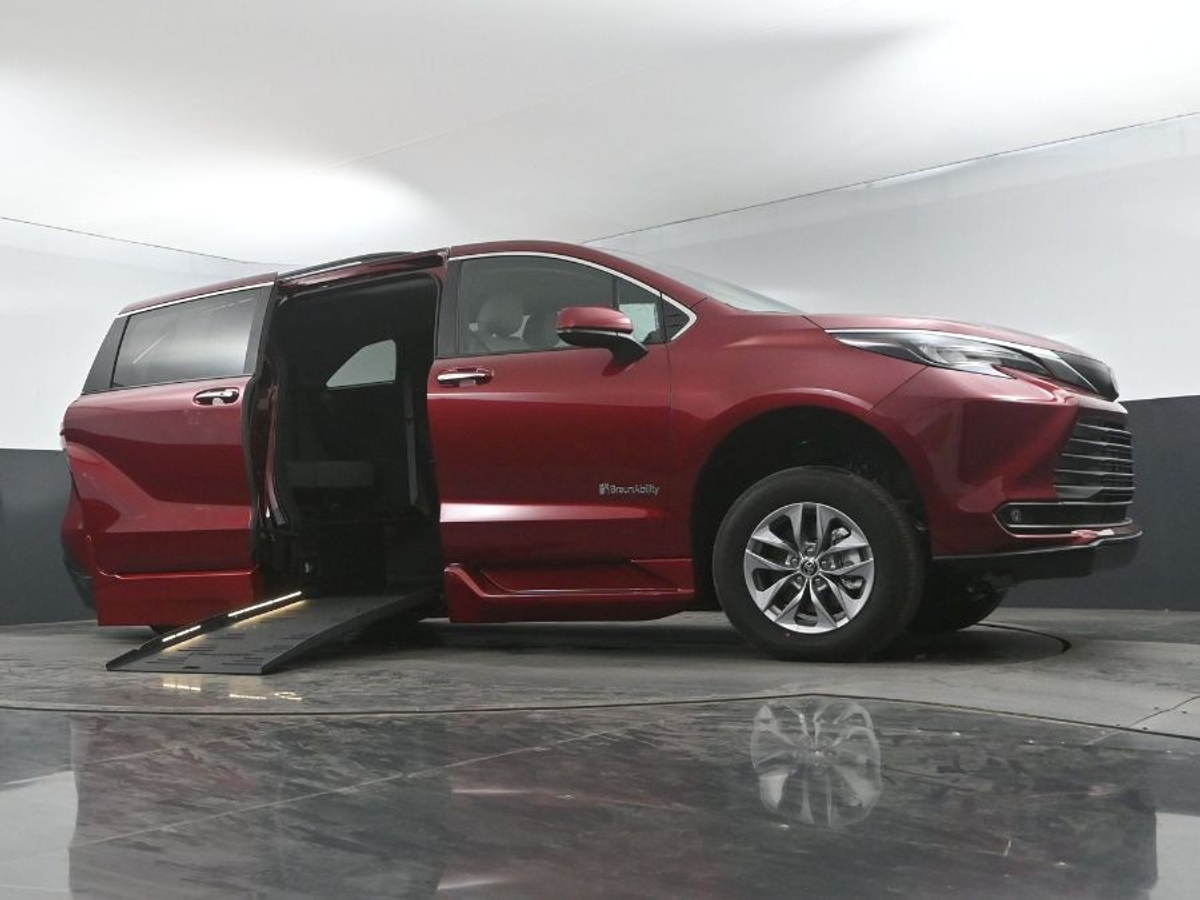 2025 TOYOTA SIENNA - Image 19