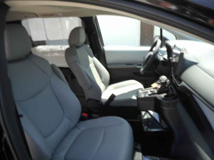 Black Toyota Sienna image number 11