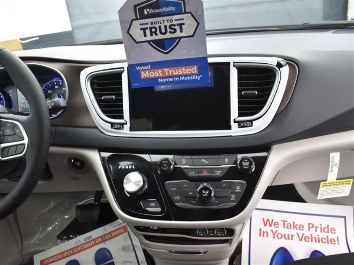 2023 CHRYSLER VOYAGER - Image 12