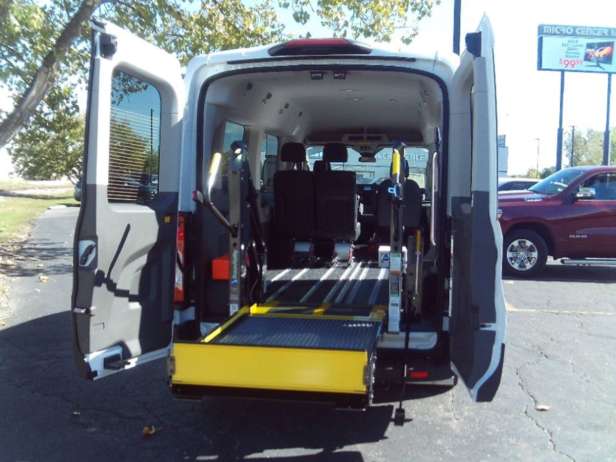 White Ford T350 image number 16