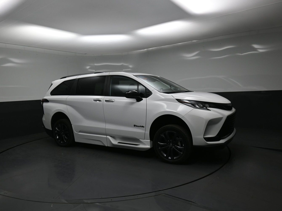New 2026 Toyota Sienna Hybrid XSE Sport - BraunAbility Side Entry Fold Out Automatic Ramp