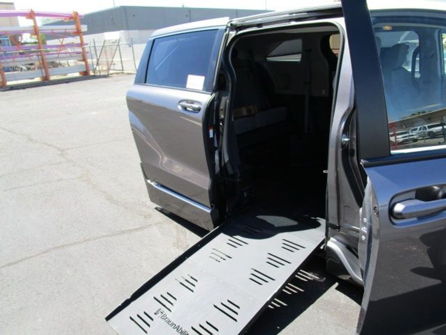 Used 2021 Toyota Sienna Hybrid LE - BraunAbility Side Entry Entry Fold Out Automatic Ramp