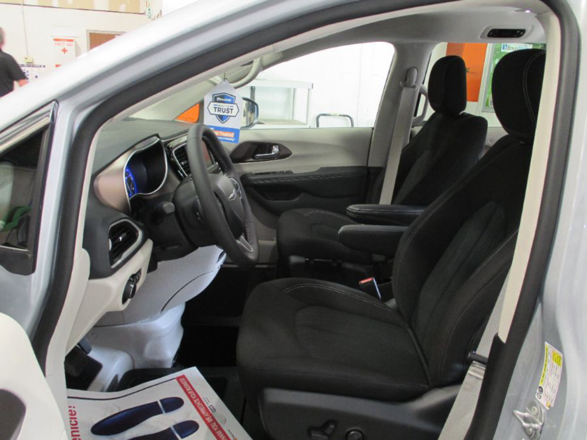 2023 CHRYSLER VOYAGER - Image 13