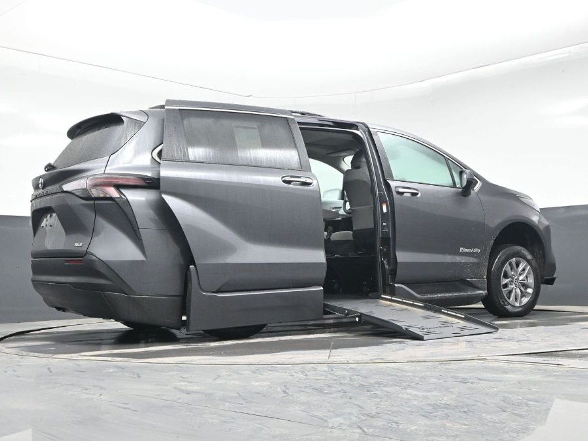2025 TOYOTA SIENNA - Image 22
