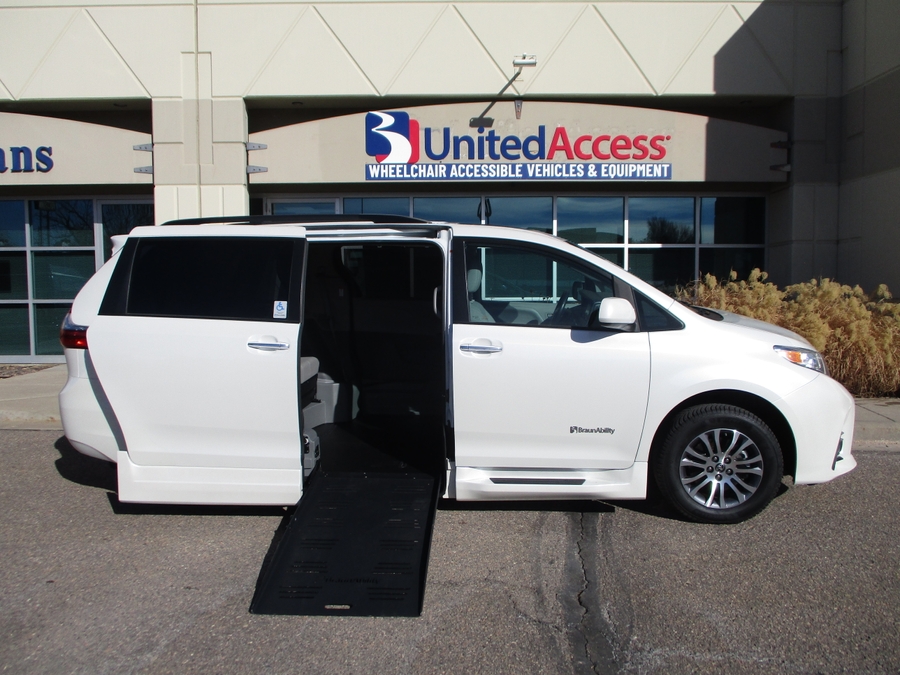 Used 2023 Toyota Sienna Hybrid XLE Plus - BraunAbility Side Entry Entry In Floor Automatic Ramp