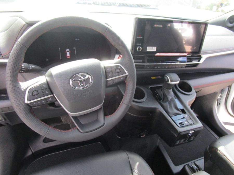 New 2025 Toyota Sienna Hybrid XSE Sport - BraunAbility Side Entry Entry Fold Out Automatic Ramp