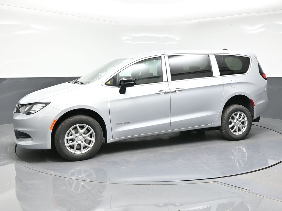 2026 Chrysler Voyager's photo