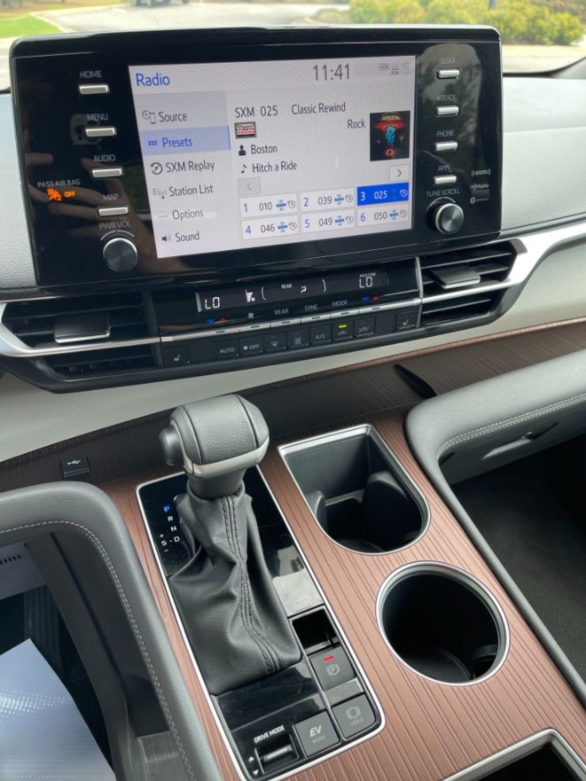 Black Toyota Sienna image number 16