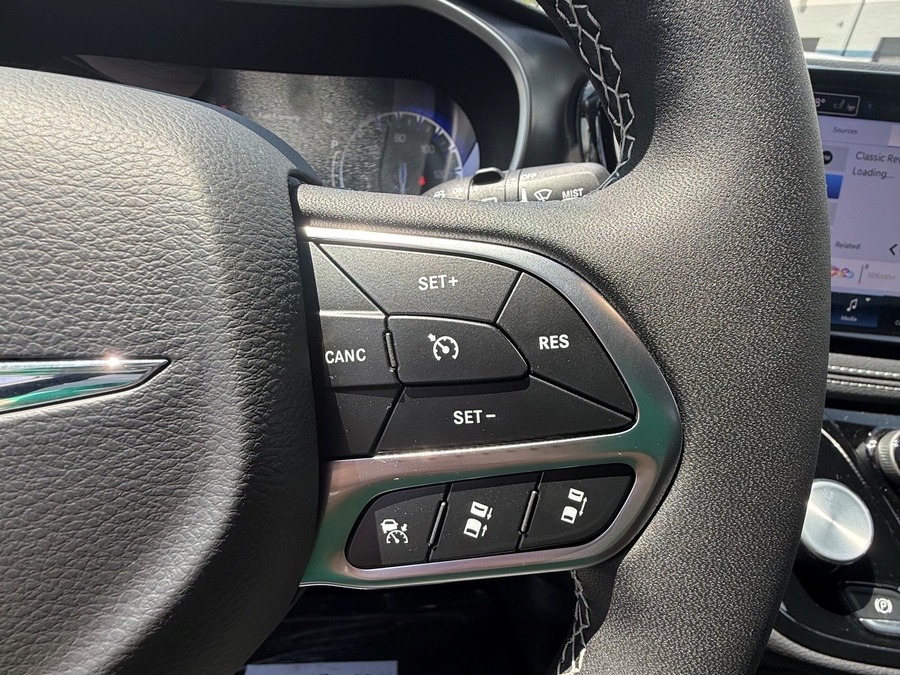 Número de imagen Chrysler Pacifica negro 18