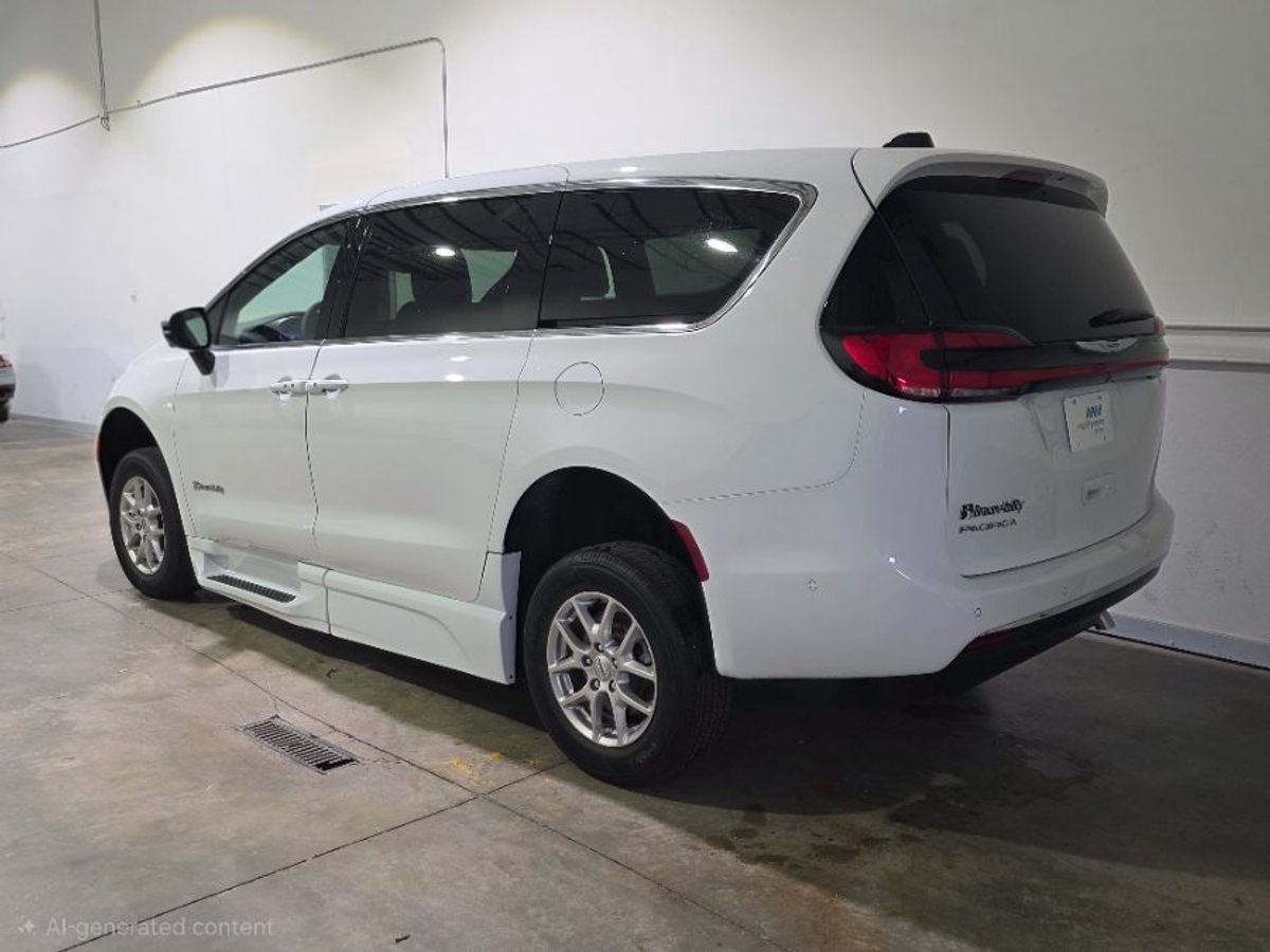 2025 CHRYSLER PACIFICA - Image 7