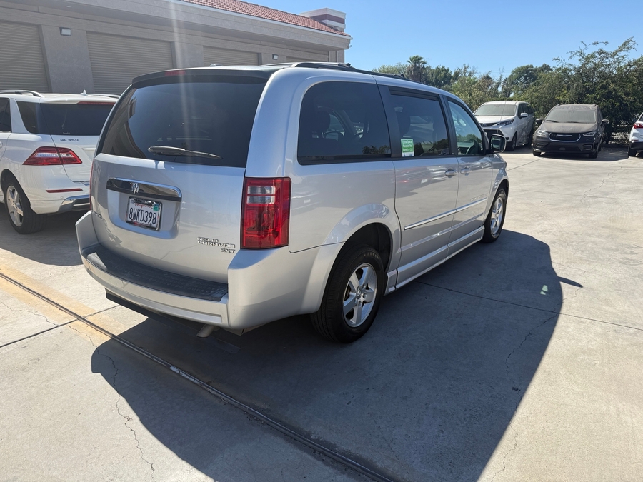 Silver Dodge Grand Caravan image number 6