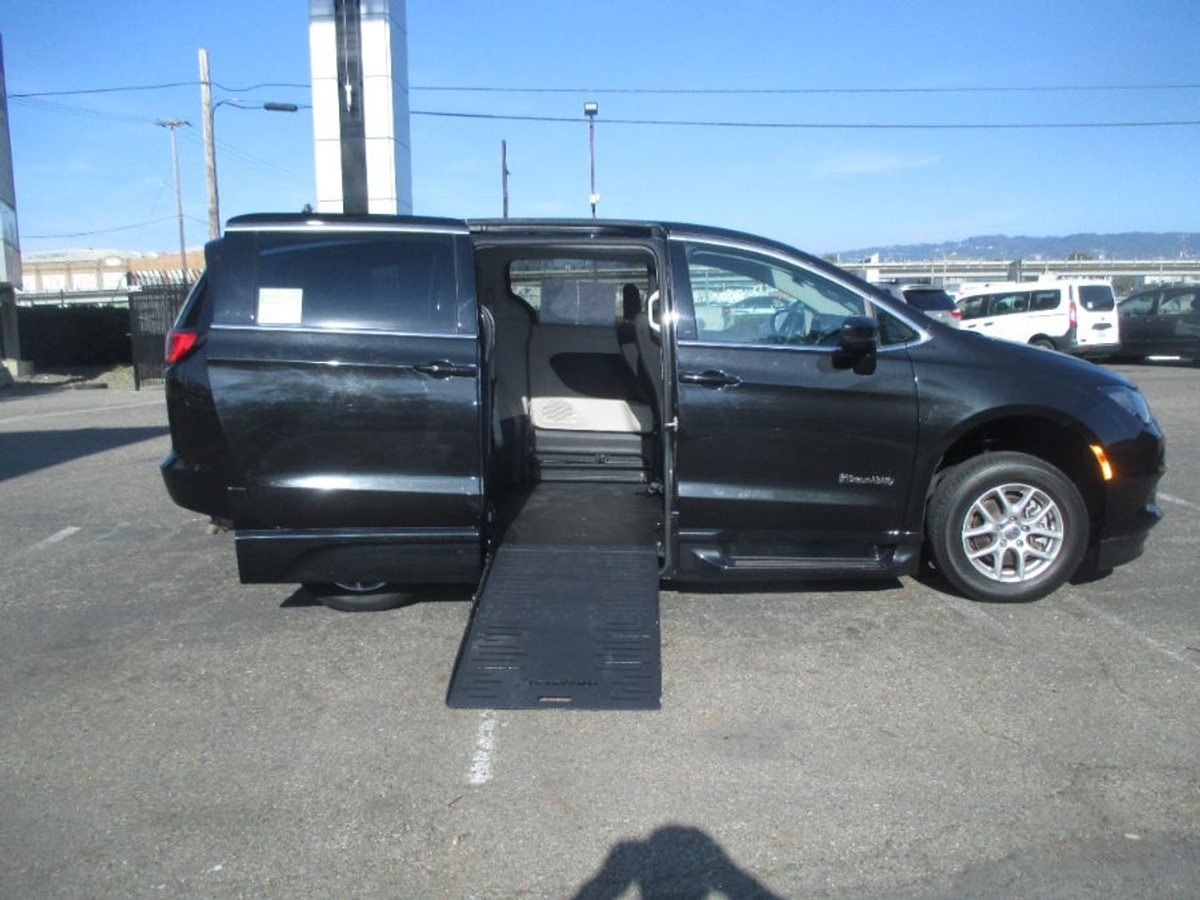 2023 CHRYSLER VOYAGER - Image 8