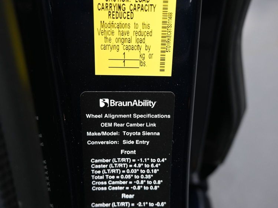 New 2026 Toyota Sienna Hybrid XLE Base - BraunAbility Side Entry Fold Out Automatic Ramp