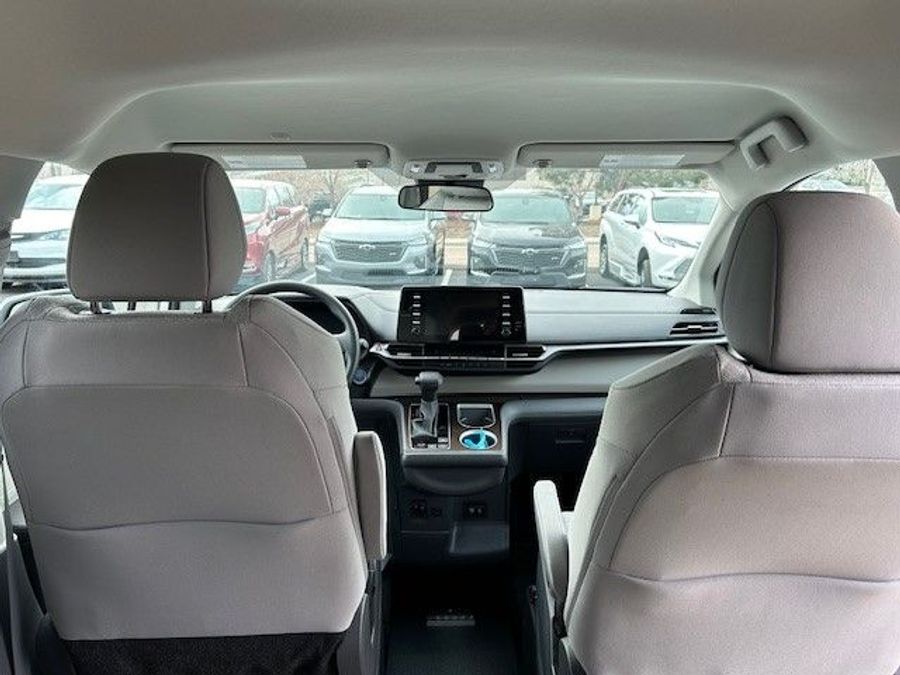 New 2025 Toyota Sienna Hybrid LE w MID ROW - Vantage Mobility Commercial Side Entry Entry In Floor Manual Ramp