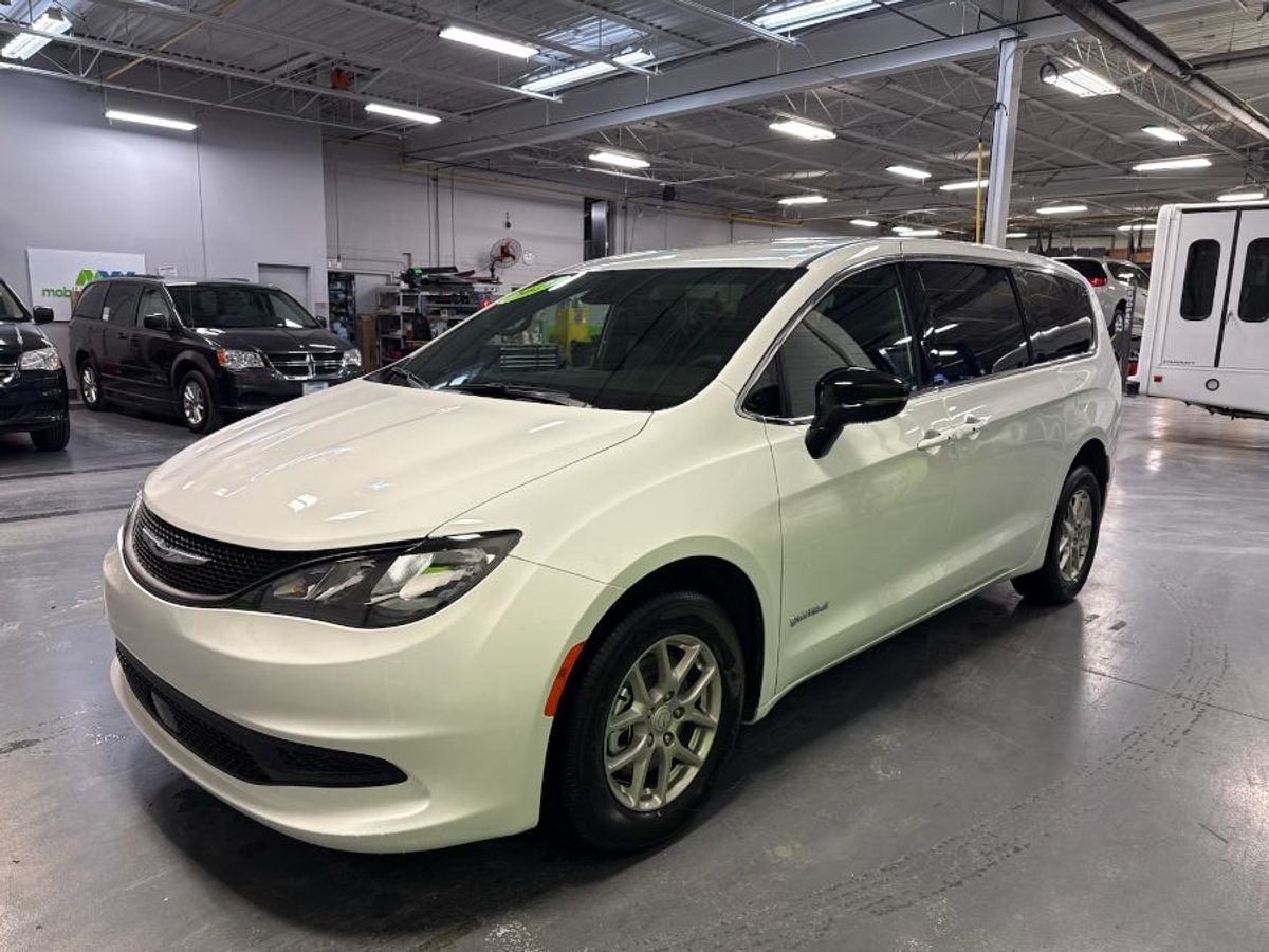 2026 CHRYSLER VOYAGER - Image 11