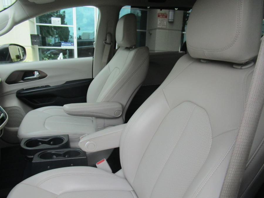 Used 2021 Chrysler Voyager LXi - BraunAbility Side Entry Entry Fold Out Automatic Ramp