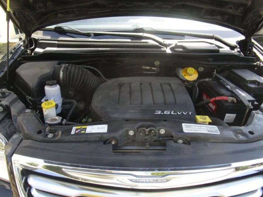 Used 2015 Chrysler Town and Country Touring-L - BraunAbility Side Entry Entry In Floor Automatic Ramp