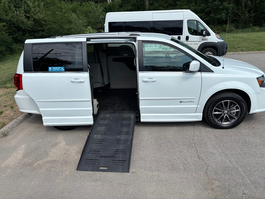 Used 2017 Dodge Grand Caravan SXT - BraunAbility Side Entry Fold Out Automatic Ramp