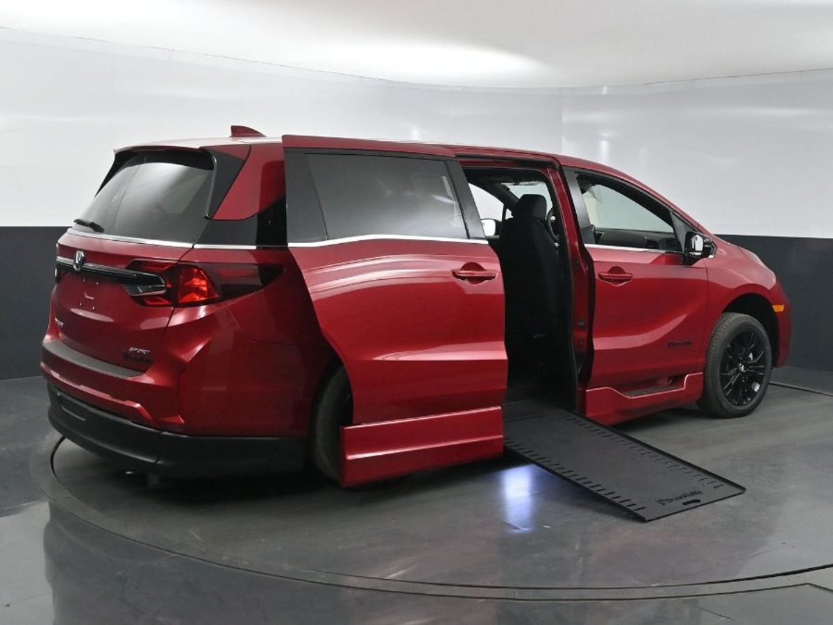 Red Honda Odyssey image number 7