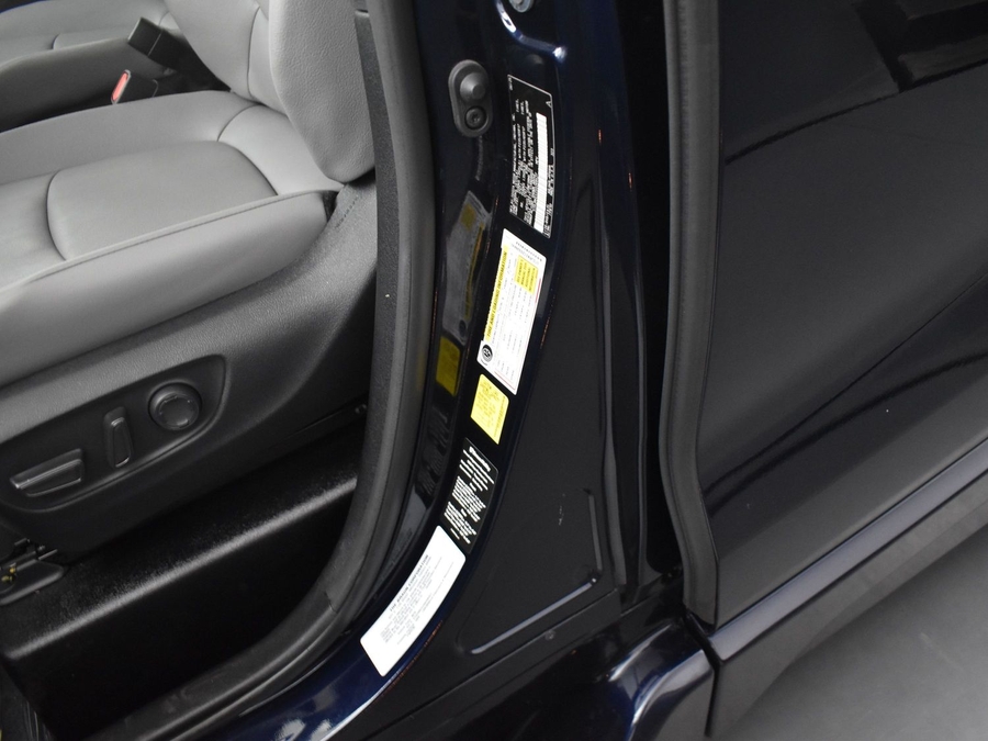 New 2025 Toyota Sienna Hybrid XLE Plus - BraunAbility Side Entry Entry In Floor Automatic Ramp