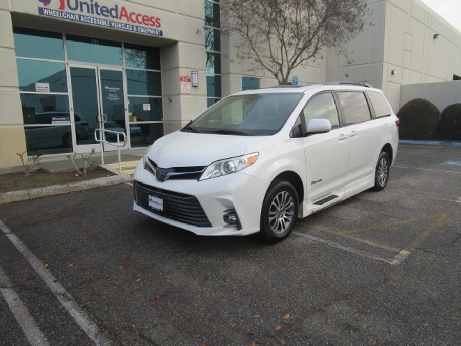 Used 2020 Toyota Sienna XLE Base - BraunAbility Side Entry Entry Fold Out Automatic Ramp