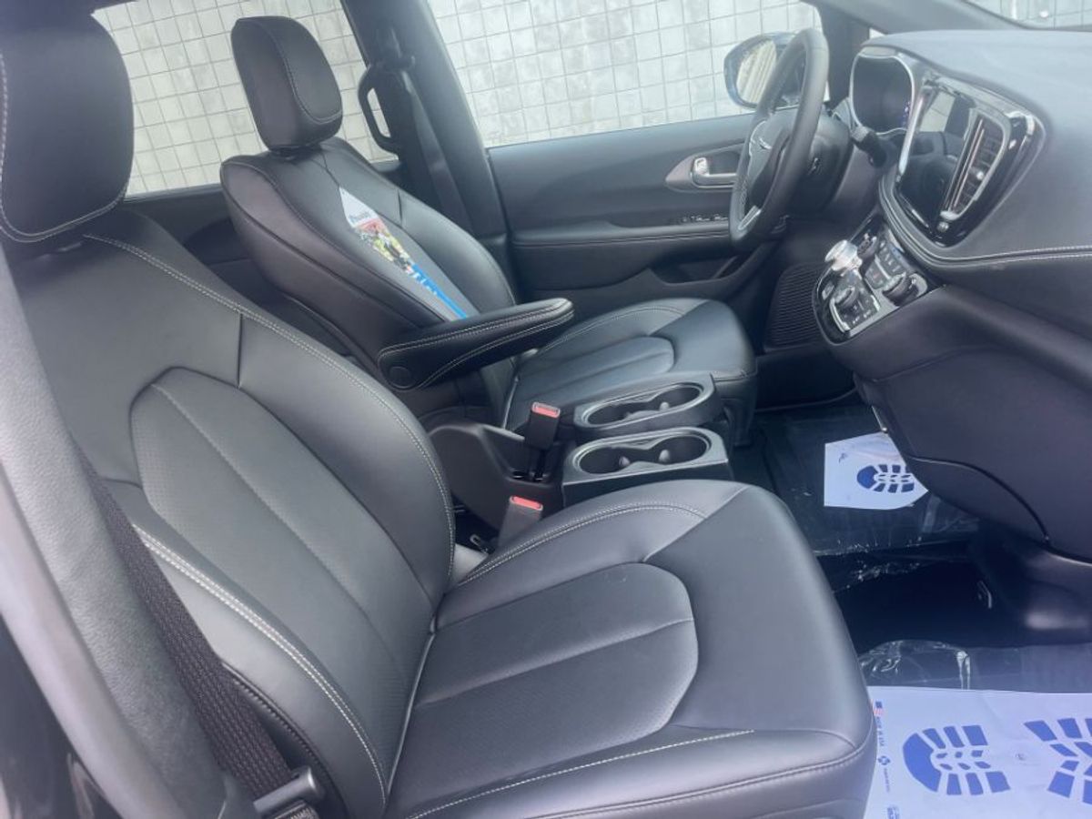 2025 CHRYSLER PACIFICA - Image 10