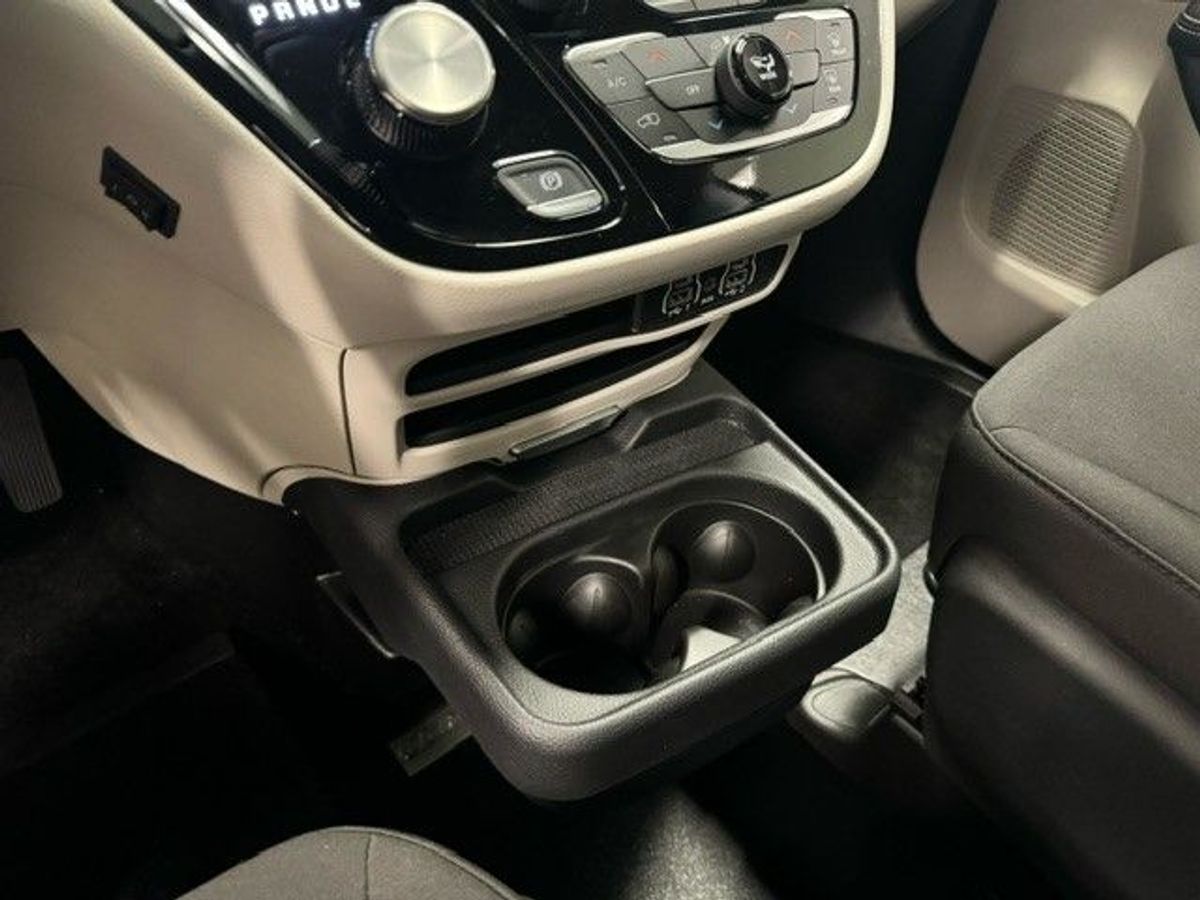 2024 CHRYSLER VOYAGER - Image 21