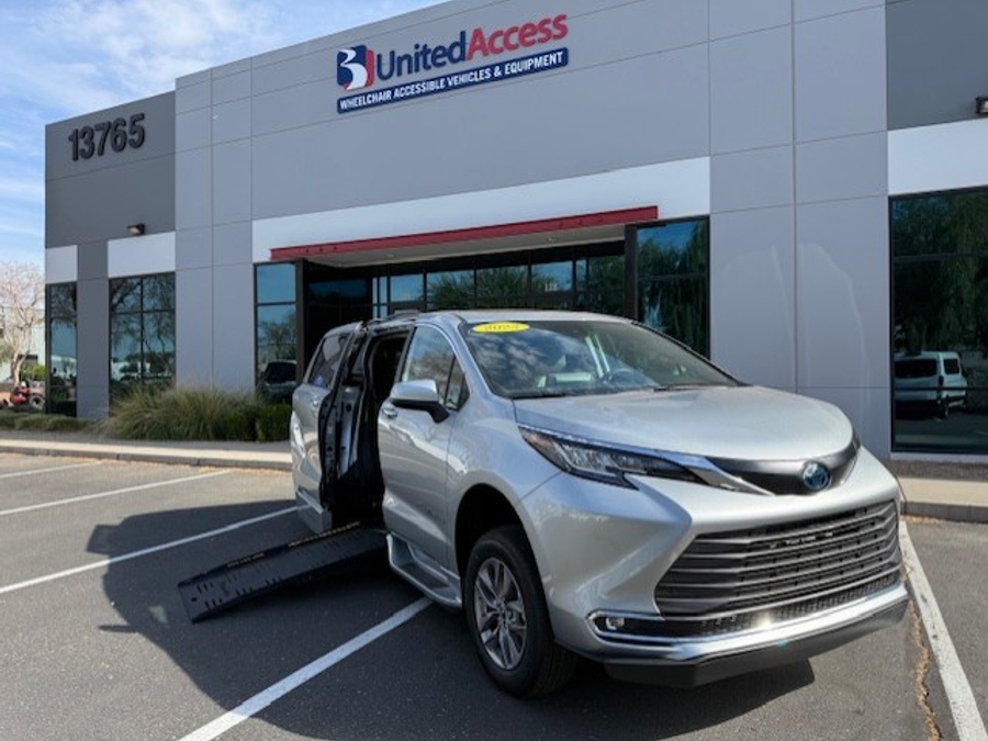 Used 2023 Toyota Sienna Hybrid XLE Plus - BraunAbility Side Entry Entry Fold Out Automatic Ramp