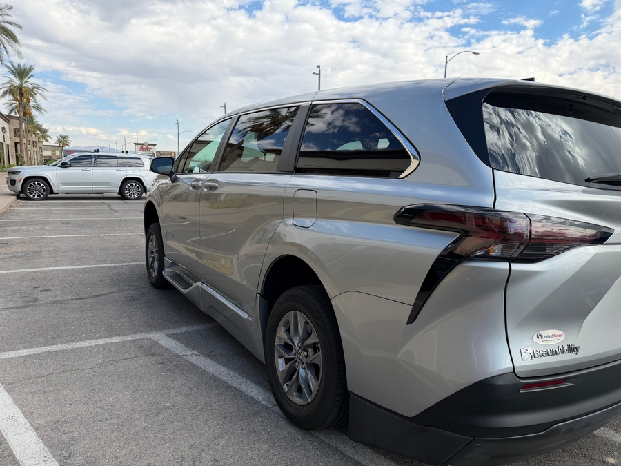 Used 2024 Toyota Sienna Hybrid LE Base - BraunAbility Side Entry Fold Out Automatic Ramp