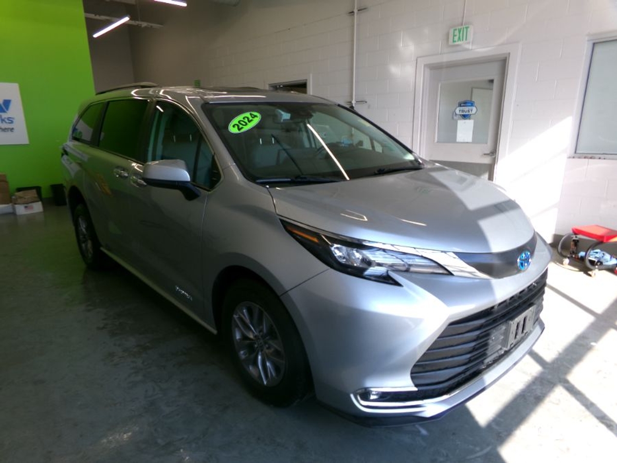 2024 TOYOTA SIENNA - Image 2