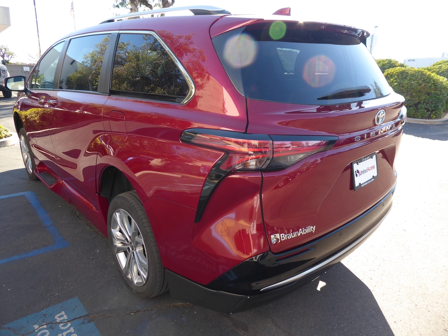 Used 2024 Toyota Sienna Hybrid Platinum - BraunAbility Side Entry In Floor Automatic Ramp