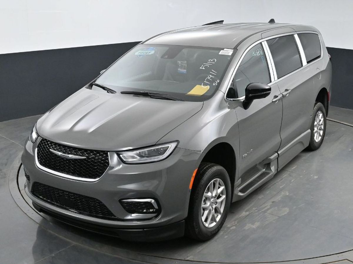 Grey Chrysler Pacifica image number 14