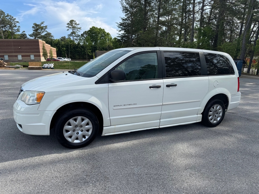 White Chrysler Town and Country image number 1