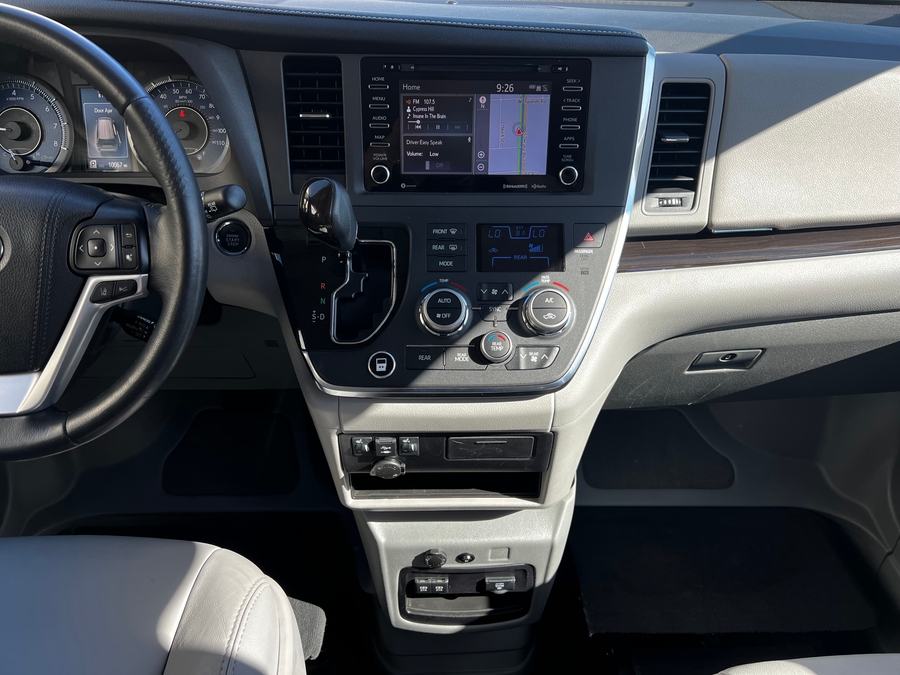 Used 2018 Toyota Sienna XLE NY - BraunAbility Side Entry Entry Fold Out Automatic Ramp