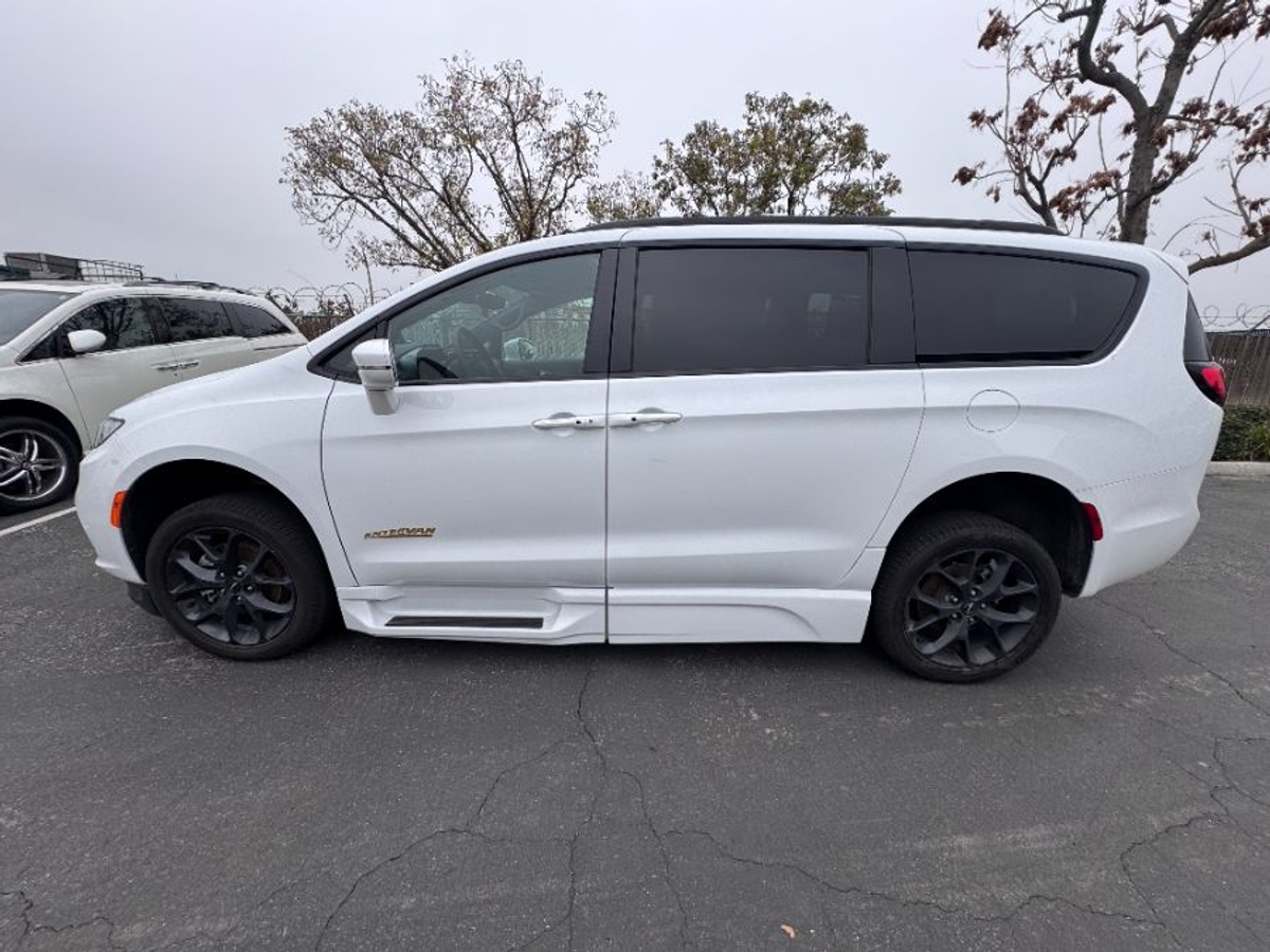 2022 CHRYSLER PACIFICA - Image 4