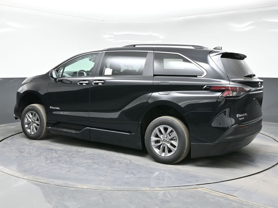 Black Toyota Sienna image number 3