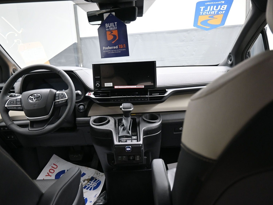 New 2025 Toyota Sienna Hybrid Platinum - BraunAbility Side Entry Entry Fold Out Automatic Ramp