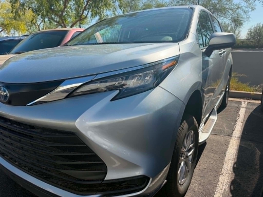 Used 2024 Toyota Sienna Hybrid LE - BraunAbility Side Entry Fold Out Automatic Ramp