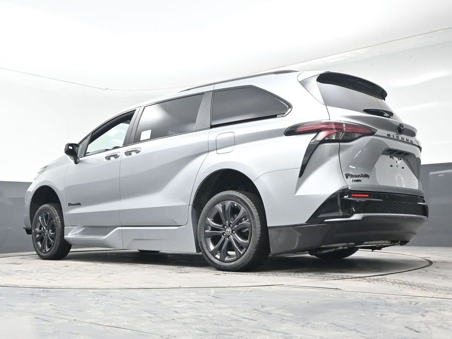 New 2025 Toyota Sienna Hybrid XSE Sport - BraunAbility Side Entry Entry Fold Out Automatic Ramp